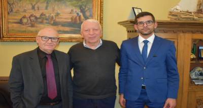 &Sigma;&upsilon;&nu;ά&nu;&tau;&eta;&sigma;&eta; &Pi;&epsilon;&rho;&iota;&phi;&epsilon;&rho;&epsilon;&iota;ά&rho;&chi;&eta; &Beta;&omicron;&rho;&epsilon;ί&omicron;&upsilon; &Alpha;&iota;&gamma;&alpha;ί&omicron;&upsilon; &mu;&epsilon; &tau;&omicron;&nu; &Delta;ή&mu;&alpha;&rho;&chi;&omicron; &Alpha;&gamma;ί&omicron;&upsilon; &Epsilon;&upsilon;&sigma;&tau;&rho;&alpha;&tau;ί&omicron;&upsilon;