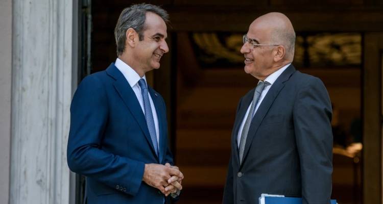 &Epsilon;&pi;&iota;&mu;έ&nu;&epsilon;&iota; &sigma;&tau;&omicron; &laquo;ό&chi;&iota;&raquo; &gamma;&iota;&alpha; &Pi;&rho;ό&epsilon;&delta;&rho;&omicron;&sigmaf; &Delta;&eta;&mu;&omicron;&kappa;&rho;&alpha;&tau;ί&alpha;&sigmaf; &omicron; &Delta;έ&nu;&delta;&iota;&alpha;&sigmaf; -&Pi;&omicron;&iota;&alpha; &pi;&rho;ό&sigma;&omega;&pi;&alpha; &laquo;&pi;&alpha;ί&zeta;&omicron;&upsilon;&nu;&raquo;