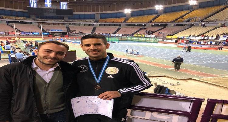 &Omicron; &Mu;&iota;&chi;ά&lambda;&eta;&sigmaf; &Mu;&epsilon;&rho;&tau;&zeta;&alpha;&nu;ί&delta;&eta;&sigmaf; &xi;&epsilon;&kappa;ί&nu;&eta;&sigma;&epsilon; &mu;&epsilon; "&tau;&omicron; &delta;&epsilon;&xi;ί" &sigma;&tau;&omicron;&nu; &Alpha;.&Omicron; &Eta;&phi;&alpha;&iota;&sigma;&tau;ί&alpha; &Lambda;ή&mu;&nu;&omicron;&upsilon; &kappa;&alpha;&iota; &pi;ή&rho;&epsilon; &tau;&omicron; &alpha;&rho;&gamma;&upsilon;&rho;ό