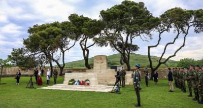 &Lambda;ή&mu;&nu;&omicron;&sigmaf;: &Epsilon;&kappa;&delta;&eta;&lambda;ώ&sigma;&epsilon;&iota;&sigmaf; &laquo;&Tau;&iota;&mu;ή&sigmaf; &kappa;&alpha;&iota; &Mu;&nu;ή&mu;&eta;&sigmaf; &gamma;&iota;&alpha; &tau;&omicron;&upsilon;&sigmaf; &Pi;&epsilon;&sigma;ό&nu;&tau;&epsilon;&sigmaf; &sigma;&tau;&eta;&nu; &Epsilon;&kappa;&sigma;&tau;&rho;&alpha;&tau;&epsilon;ί&alpha; &tau;&eta;&sigmaf; &Kappa;&alpha;&lambda;&lambda;ί&pi;&omicron;&lambda;&eta;&sigmaf;&raquo; &sigma;&tau;&iota;&sigmaf; 26 &Alpha;&pi;&rho;&iota;&lambda;ί&omicron;&upsilon;