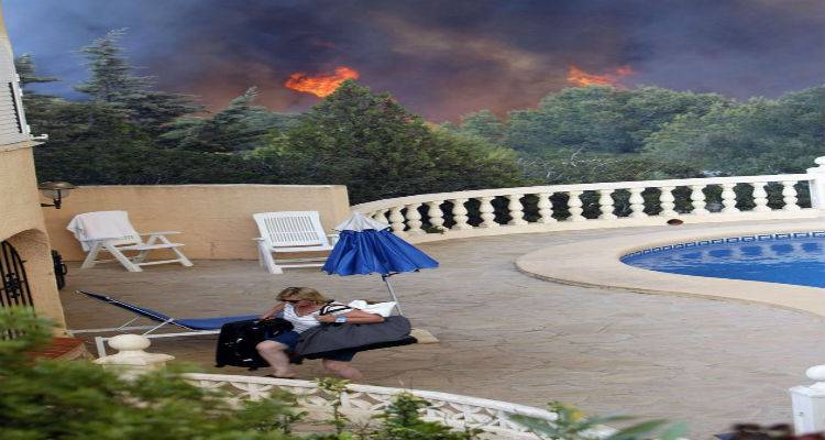 &Pi;ύ&rho;&iota;&nu;&eta; &kappa;ό&lambda;&alpha;&sigma;&eta; &sigma;&tau;&eta;&nu; &Iota;&sigma;&pi;&alpha;&nu;ί&alpha;: &Alpha;&pi;&omicron;&mu;&alpha;&kappa;&rho;ύ&nu;&theta;&eta;&kappa;&alpha;&nu; 1.400 &kappa;ά&tau;&omicron;&iota;&kappa;&omicron;&iota; &kappa;&alpha;&iota; &tau;&omicron;&upsilon;&rho;ί&sigma;&tau;&epsilon;&sigmaf; (photos)