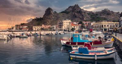 &Lambda;ή&mu;&nu;&omicron;&sigmaf;: &laquo;&Eta; &pi;&iota;&omicron; &alpha;&gamma;&alpha;&pi;&eta;&mu;έ&nu;&eta; &alpha;&pi;&rsquo; ό&lambda;&epsilon;&sigmaf; &tau;&iota;&sigmaf; &sigma;&tau;&epsilon;&rho;&iota;έ&sigmaf;&raquo;
