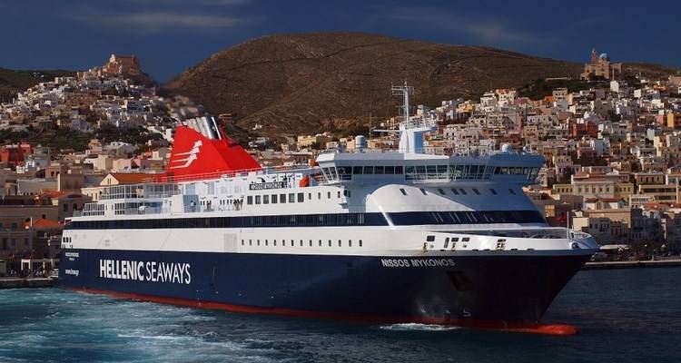 Άρση απαγορευτικού για το "Μύκονος" | Παραμένει δεμένο στο λιμάνι της Καβάλας το πλοίο "Ταξιάρχης"