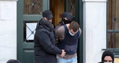 &Kappa;&rho;&epsilon;&mu;ά&sigma;&tau;&eta;&kappa;&epsilon; &mu;&epsilon; &sigma;&epsilon;&nu;&tau;ό&nu;&iota; &sigma;&tau;&omicron; &kappa;&epsilon;&lambda;ί &tau;&omicron;&upsilon; &sigma;&tau;&eta; &phi;&upsilon;&lambda;&alpha;&kappa;ή &omicron; &delta;&omicron;&lambda;&omicron;&phi;ό&nu;&omicron;&sigmaf; &tau;&omicron;&upsilon; 7&chi;&rho;&omicron;&nu;&omicron;&upsilon; &Alpha;&nu;&delta;&rho;έ&alpha; &sigma;&tau;&eta;&nu; &Kappa;&upsilon;&psi;έ&lambda;&eta;