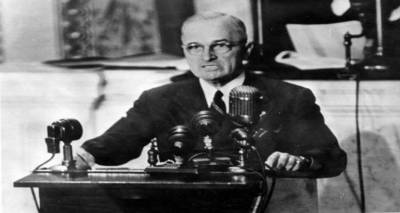 22 &Mu;&alpha;ΐ&omicron;&upsilon; 1947 - &Tau;&omicron; &delta;ό&gamma;&mu;&alpha; &Tau;&rho;&omicron;ύ&mu;&alpha;&nu;: &Eta; &Epsilon;&lambda;&lambda;ά&delta;&alpha; &pi;&epsilon;&delta;ί&omicron; &epsilon;&phi;&alpha;&rho;&mu;&omicron;&gamma;ή&sigmaf; &tau;&omicron;&upsilon; &psi;&upsilon;&chi;&rho;&omicron;ύ &pi;&omicron;&lambda;έ&mu;&omicron;&upsilon;