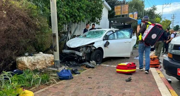 Τρόμος στο Τελ Αβίβ: Επίθεση Παλαιστινίων με μαχαίρι και αυτοκίνητο που έπεσε στο πλήθος | Μία νεκρή, πάνω από 10 τραυματίες