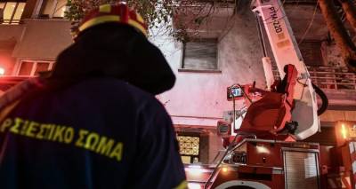 &Tau;&rho;&alpha;&gamma;&omega;&delta;ί&alpha; &sigma;&tau;&eta; &Theta;&epsilon;&sigma;&sigma;&alpha;&lambda;&omicron;&nu;ί&kappa;&eta;: &Mu;&eta;&tau;έ&rho;&alpha; &mu;&epsilon; &tau;&alpha; &delta;ύ&omicron; &alpha;&nu;ή&lambda;&iota;&kappa;&alpha; &pi;&alpha;&iota;&delta;&iota;ά &tau;&eta;&sigmaf; &kappa;ά&eta;&kappa;&alpha;&nu; &zeta;&omega;&nu;&tau;&alpha;&nu;&omicron;ί &sigma;&tau;&omicron; &sigma;&pi;ί&tau;&iota; &tau;&omicron;&upsilon;&sigmaf;