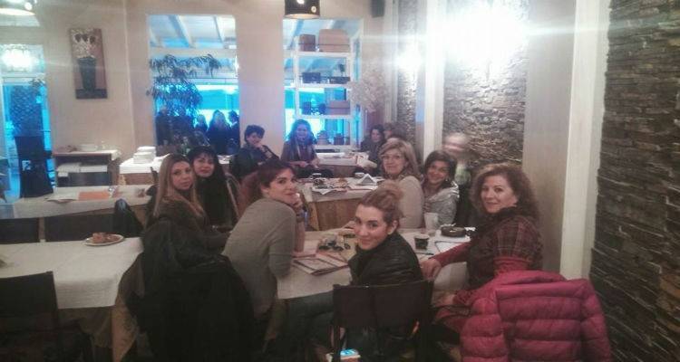 &Mu;&epsilon; ά&rho;&omega;&mu;&alpha; &gamma;&upsilon;&nu;&alpha;ί&kappa;&alpha;&sigmaf; &eta; &chi;&theta;&epsilon;&sigma;&iota;&nu;ή &epsilon;&kappa;&delta;ή&lambda;&omega;&sigma;&eta; &tau;&omicron;&upsilon; &Epsilon;&mu;&pi;&omicron;&rho;&iota;&kappa;&omicron;ύ &Sigma;&upsilon;&lambda;&lambda;ό&gamma;&omicron;&upsilon; &Lambda;ή&mu;&nu;&omicron;&upsilon;