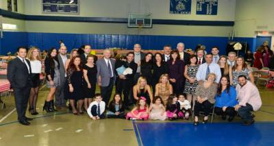 &laquo;Ά&rho;&omega;&mu;&alpha;&raquo; &Lambda;ή&mu;&nu;&omicron;&upsilon; &sigma;&tau;&omicron; &Mu;&pi;&rho;&omicron;ύ&kappa;&lambda;&iota;&nu; | O &Sigma;ύ&lambda;&lambda;&omicron;&gamma;&omicron;&sigmaf; &Theta;&alpha;&nu;&iota;&omega;&tau;ώ&nu; &Lambda;ή&mu;&nu;&omicron;&upsilon; &Alpha;&mu;&epsilon;&rho;&iota;&kappa;ή&sigmaf; &delta;&iota;&omicron;&rho;&gamma;&alpha;&nu;ώ&nu;&epsilon;&iota; &chi;&omicron;&rho;&omicron;&epsilon;&sigma;&pi;&epsilon;&rho;ί&delta;&alpha;