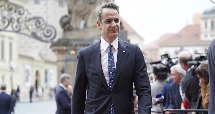 &Omicron;&iota; &tau;&rho;&epsilon;&iota;&sigmaf; &eta;&mu;&epsilon;&rho;&omicron;&mu;&eta;&nu;ί&epsilon;&sigmaf; &pi;&omicron;&upsilon; &sigma;&kappa;έ&phi;&tau;&epsilon;&tau;&alpha;&iota; &omicron; &Mu;&eta;&tau;&sigma;&omicron;&tau;ά&kappa;&eta;&sigmaf; &nu;&alpha; &kappa;ά&nu;&epsilon;&iota; &epsilon;&kappa;&lambda;&omicron;&gamma;έ&sigmaf; | &Omicron;&lambda;&alpha; &tau;&alpha; &sigma;&epsilon;&nu;ά&rho;&iota;&alpha;