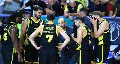 Ά&rho;&eta;&sigmaf; - &Sigma;&alpha;&nu; &Pi;ά&mu;&pi;&lambda;&omicron; &Mu;&pi;&omicron;ύ&rho;&gamma;&omicron;&sigmaf;: &laquo;&Chi;&tau;&upsilon;&pi;ά&epsilon;&iota;&raquo; &tau;&rho;&epsilon;&iota;&sigmaf; &phi;&omicron;&rho;έ&sigmaf; &kappa;&alpha;&iota;&hellip; &pi;&lambda;&eta;&rho;ώ&nu;&epsilon;&iota;!