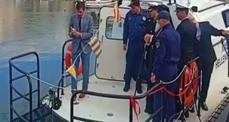 &Omicron; &Delta;ή&mu;&alpha;&rho;&chi;&omicron;&sigmaf; &Alpha;&gamma;ί&omicron;&upsilon; &Epsilon;&upsilon;&sigma;&tau;&rho;&alpha;&tau;ί&omicron;&upsilon; &omicron; &pi;&rho;ώ&tau;&omicron;&sigmaf; &laquo;&alpha;&sigma;&theta;&epsilon;&nu;ή&sigmaf;&raquo; &tau;&omicron;&upsilon; &nu;έ&omicron;&upsilon; &pi;&lambda;&omega;&tau;&omicron;ύ &alpha;&sigma;&theta;&epsilon;&nu;&omicron;&phi;ό&rho;&omicron;&upsilon; (video)