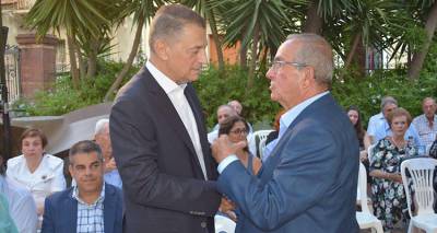 &Sigma;&tau;&eta; &Lambda;ή&mu;&nu;&omicron; &alpha;&pi;ό &sigma;ή&mu;&epsilon;&rho;&alpha; &omicron; &upsilon;&pi;&omicron;&psi;ή&phi;&iota;&omicron;&sigmaf; &Pi;&epsilon;&rho;&iota;&phi;&epsilon;&rho;&epsilon;&iota;ά&rho;&chi;&eta;&sigmaf; &Beta;. &Alpha;&iota;&gamma;&alpha;ί&omicron;&upsilon;, &Alpha;&lambda;&kappa;&iota;&beta;&iota;ά&delta;&eta;&sigmaf; &Sigma;&tau;&epsilon;&phi;&alpha;&nu;ή&sigmaf;