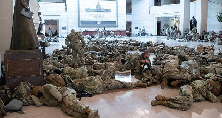 &Eta;&Pi;&Alpha;: &Sigma;&tau;&rho;&alpha;&tau;ό&pi;&epsilon;&delta;&omicron; &tau;&omicron; &Kappa;&alpha;&pi;&iota;&tau;ώ&lambda;&iota;&omicron; &epsilon;&nu;ώ &eta; &Beta;&omicron;&upsilon;&lambda;ή &sigma;&upsilon;&zeta;&eta;&tau;ά &tau;&eta;&nu; &pi;&alpha;&rho;&alpha;&pi;&omicron;&mu;&pi;ή &Tau;&rho;&alpha;&mu;&pi;