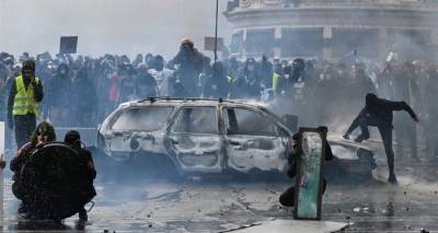 &Tau;&eta;&nu; &pi;&alpha;&rho;&alpha;ί&tau;&eta;&sigma;ή &tau;&omicron;&upsilon; &upsilon;&pi;έ&beta;&alpha;&lambda;&epsilon; &omicron; &Gamma;ά&lambda;&lambda;&omicron;&sigmaf; &Upsilon;&Pi;&Epsilon;&Sigma; &mu;&epsilon;&tau;ά &tau;&omicron; &chi;ά&omicron;&sigmaf;, &delta;&epsilon;&nu; &tau;&eta;&nu; έ&kappa;&alpha;&nu;&epsilon; &delta;&epsilon;&kappa;&tau;ή &omicron; &Mu;&alpha;&kappa;&rho;ό&nu; | &laquo;&Upsilon;&pi;ή&rho;&xi;&alpha;&nu; &alpha;&sigma;&tau;&omicron;&chi;ί&epsilon;&sigmaf;&raquo; &pi;&alpha;&rho;&alpha;&delta;έ&chi;&theta;&eta;&kappa;&epsilon; &omicron; &Gamma;ά&lambda;&lambda;&omicron;&sigmaf; &Pi;&rho;ό&epsilon;&delta;&rho;&omicron;&sigmaf;
