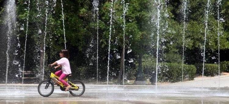 Σε κλοιό καύσωνα η χώρα τη Μεγάλη Τετάρτη - Στους 31 βαθμούς ο υδράργυρος