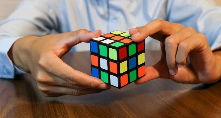 Ελληνική εταιρεία κέρδισε μεγάλη μάχη στα ευρωπαϊκά δικαστήρια για τα δικαιώματα του κύβου Ρούμπικ