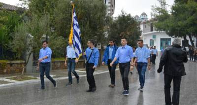 28η Οκτωβρίου: Υπό βροχή η παρέλαση στο Μούδρο (photos)