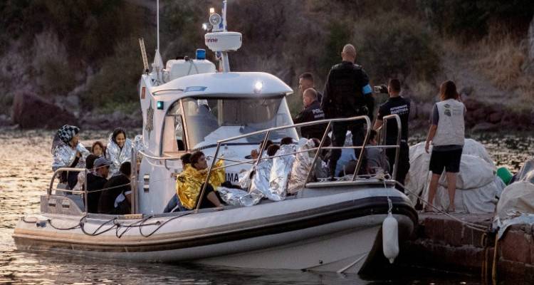 &Epsilon;&kappa;&theta;&epsilon;&sigma;&eta; Frontex: &Mu;&epsilon;ί&omega;&sigma;&eta; 74% &sigma;&tau;&iota;&sigmaf; &pi;&alpha;&rho;ά&nu;&omicron;&mu;&epsilon;&sigmaf; &mu;&epsilon;&tau;&alpha;&nu;&alpha;&sigma;&tau;&epsilon;&upsilon;&tau;&iota;&kappa;έ&sigmaf; &rho;&omicron;έ&sigmaf; &sigma;&tau;&eta;&nu; &Epsilon;&lambda;&lambda;ά&delta;&alpha; | &Epsilon;&nu;ώ &alpha;&upsilon;&xi;ά&nu;&omicron;&nu;&tau;&alpha;&iota; &sigma;&epsilon; &Iota;&tau;&alpha;&lambda;ί&alpha;-&Beta;&alpha;&lambda;&kappa;ά&nu;&iota;&alpha;