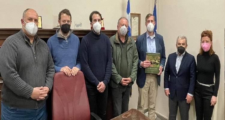&Epsilon;&pi;&iota;&mu;&epsilon;&lambda;&eta;&tau;ή&rho;&iota;&omicron; &Lambda;έ&sigma;&beta;&omicron;&upsilon;: &Sigma;&upsilon;&nu;ά&nu;&tau;&eta;&sigma;&eta; &mu;&epsilon; &tau;&omicron;&nu; &Omicron;&iota;&kappa;&omicron;&nu;&omicron;&mu;&iota;&kappa;ό &Sigma;ύ&mu;&beta;&omicron;&upsilon;&lambda;&omicron; &Alpha;&mu;&epsilon;&rho;&iota;&kappa;&alpha;&nu;&iota;&kappa;ή&sigmaf; &Pi;&rho;&epsilon;&sigma;&beta;&epsilon;ί&alpha;&sigmaf;
