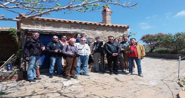 &Tau;&omicron;&upsilon;&sigmaf; &xi;έ&nu;&omicron;&upsilon;&sigmaf; &delta;&eta;&mu;&omicron;&sigma;&iota;&omicron;&gamma;&rho;ά&phi;&omicron;&upsilon;&sigmaf; &xi;&epsilon;&nu;ά&gamma;&eta;&sigma;&epsilon; &sigma;&tau;&eta; &Lambda;ή&mu;&nu;&omicron; &eta; &Alpha;.&Mu;.&Kappa;.&Epsilon; (photos)