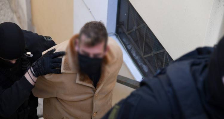 &laquo;&Alpha;&pi;&epsilon;&iota;&lambda;&omicron;ύ&sigma;&epsilon; &tau;&eta; &zeta;&omega;ή &mu;&omicron;&upsilon; &alpha;&nu; &mu;&iota;&lambda;&omicron;ύ&sigma;&alpha;&raquo;: &Sigma;&upsilon;&gamma;&kappa;&lambda;&omicron;&nu;ί&zeta;&epsilon;&iota; &eta; &kappa;&alpha;&tau;ά&theta;&epsilon;&sigma;&eta; &tau;&eta;&sigmaf; 11&chi;&rho;&omicron;&nu;&eta;&sigmaf; &alpha;&theta;&lambda;ή&tau;&rho;&iota;&alpha;&sigmaf; | &Pi;&rho;&omicron;&kappa;&lambda;&eta;&tau;&iota;&kappa;ό&sigmaf; &omicron; &pi;&rho;&omicron;&pi;&omicron;&nu;&eta;&tau;ή&sigmaf;