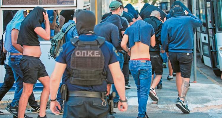 &Nu;έ&alpha; &Phi;&iota;&lambda;&alpha;&delta;έ&lambda;&phi;&epsilon;&iota;&alpha;: &Sigma;&tau;&omicron; DNA &kappa;&alpha;&iota; &sigma;&tau;&alpha; &kappa;&iota;&nu;&eta;&tau;ά &psi;ά&chi;&nu;&omicron;&upsilon;&nu; &tau;&omicron;&nu; &delta;&omicron;&lambda;&omicron;&phi;ό&nu;&omicron; &tau;&omicron;&upsilon; &Mu;&iota;&chi;ά&lambda;&eta; - &Omicron;&iota; &sigma;&omicron;&kappa;&alpha;&rho;&iota;&sigma;&tau;&iota;&kappa;έ&sigmaf; &mu;&alpha;&rho;&tau;&upsilon;&rho;ί&epsilon;&sigmaf; &sigma;&tau;&eta; &delta;&iota;&kappa;&omicron;&gamma;&rho;&alpha;&phi;ί&alpha;