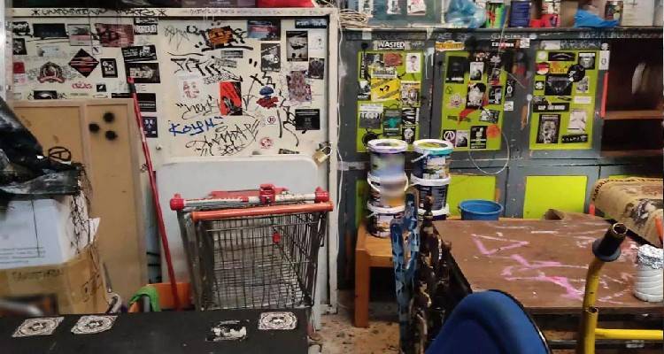 &laquo;&Sigma;&tau;έ&kappa;&iota; &beta;&iota;&omicron;&lambda;&omicron;&gamma;&iota;&kappa;&omicron;ύ&raquo;: &Alpha;&pi;&epsilon;&iota;&lambda;έ&sigmaf; &kappa;&alpha;&tau;ά &tau;&omicron;&upsilon; &pi;&rho;ύ&tau;&alpha;&nu;&eta; &tau;&omicron;&upsilon; &Alpha;&Pi;&Theta; | &laquo;&Mu;&alpha;&kappa;&rho;&iota;ά &nu;&upsilon;&chi;&tau;&omega;&mu;έ&nu;&omicron;&iota; &omicron;&iota; &gamma;&nu;&omega;&sigma;&tau;&omicron;ί &tau;&rho;&alpha;&mu;&pi;&omicron;ύ&kappa;&omicron;&iota;&raquo;, &lambda;έ&epsilon;&iota; &omicron; &Omicron;&iota;&kappa;&omicron;&nu;ό&mu;&omicron;&upsilon;