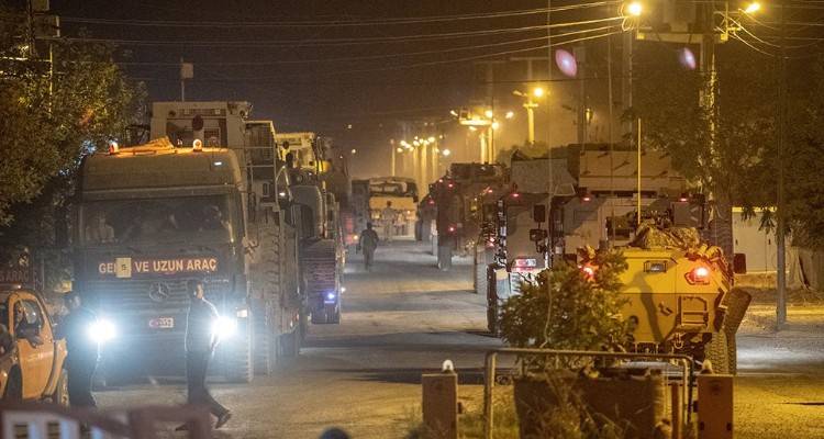 &Eta; &Tau;&omicron;&upsilon;&rho;&kappa;ί&alpha; &epsilon;&iota;&sigma;έ&beta;&alpha;&lambda;&epsilon; &sigma;&tau;&eta; &beta;ό&rho;&epsilon;&iota;&alpha; &Sigma;&upsilon;&rho;ί&alpha;: 15 &nu;&epsilon;&kappa;&rho;&omicron;ί &kappa;&alpha;&iota; &omicron; &Tau;&rho;&alpha;&mu;&pi; &laquo;&nu;ί&pi;&tau;&epsilon;&iota; &tau;&alpha;&sigmaf; &chi;&epsilon;ί&rho;&alpha;&sigmaf; &tau;&omicron;&upsilon;&raquo;