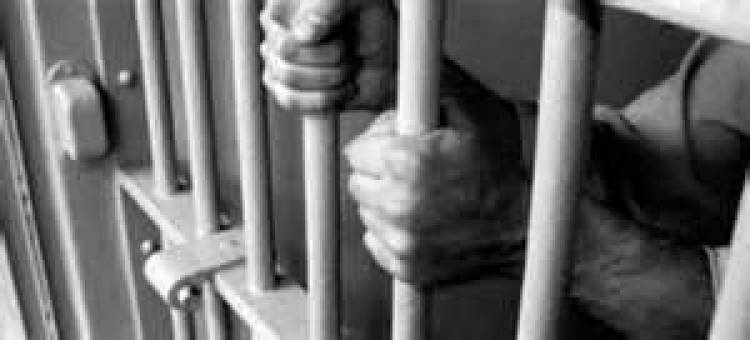 Ρουπακιώτης: Φέρνουμε βραχιολάκια εντοπισμού για τους κρατούμενους