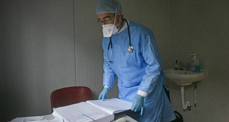 &Kappa;&omicron;&rho;&omega;&nu;&omicron;ϊό&sigmaf;: &Nu;έ&omicron; ά&lambda;&mu;&alpha; &sigma;&epsilon; ό&lambda;&eta; &tau;&eta; &chi;ώ&rho;&alpha; | 3 &nu;&epsilon;&kappa;&rho;&omicron;ί - 78 &nu;έ&alpha; &kappa;&rho;&omicron;ύ&sigma;&mu;&alpha;&tau;&alpha;