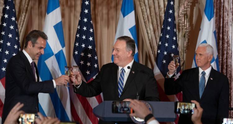 &laquo;&Omicron;&iota; &delta;&epsilon;&sigma;&mu;&omicron;ί &tau;&omega;&nu; 2 &chi;&omega;&rho;ώ&nu; &delta;&epsilon;&nu; &upsilon;&pi;ή&rho;&xi;&alpha;&nu; &pi;&omicron;&tau;έ &iota;&sigma;&chi;&upsilon;&rho;ό&tau;&epsilon;&rho;&omicron;&iota;&raquo; | &Epsilon;&pi;&alpha;&iota;&nu;&omicron;&iota; &Pi;&epsilon;&nu;&sigmaf;-&Pi;&omicron;&mu;&pi;έ&omicron; &sigma;&epsilon; &Epsilon;&lambda;&lambda;ά&delta;&alpha; &kappa;&alpha;&iota; &Mu;&eta;&tau;&sigma;&omicron;&tau;ά&kappa;&eta;