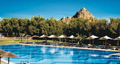 &Mu;&iota;&kappa;&rho;ή &alpha;&gamma;&gamma;&epsilon;&lambda;ί&alpha;: &Tau;&omicron; &xi;&epsilon;&nu;&omicron;&delta;&omicron;&chi;&epsilon;ί&omicron; Porto Myrina powered by Playitas &alpha;&nu;&alpha;&zeta;&eta;&tau;ά &kappa;&alpha;&mu;&alpha;&rho;&iota;έ&rho;&alpha;