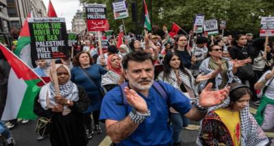 Χιλιάδες στους δρόμους του Λονδίνου: Κάλεσμα για κατάπαυση του πυρός και δικαιοσύνη για την Παλαιστίνη
