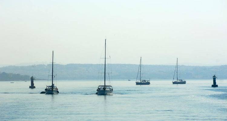 &Theta;&alpha; &pi;&rho;&omicron;&sigma;&epsilon;&gamma;&gamma;ί&sigma;&omicron;&upsilon;&nu; &tau;&epsilon;&lambda;&iota;&kappa;ά &tau;&omicron; &lambda;&iota;&mu;ά&nu;&iota; &tau;&omicron;&upsilon; &Mu;&omicron;ύ&delta;&rho;&omicron;&upsilon; &tau;&alpha; &sigma;&kappa;ά&phi;&eta; &tau;&omicron;&upsilon; &laquo;Aegean Yacht Rally 2015&raquo; (photos)