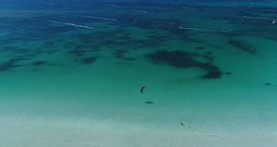 Έ&rho;&chi;&epsilon;&tau;&alpha;&iota; &tau;&omicron; Limnos Summer School &mu;&epsilon; &sigma;ύ&nu;&theta;&eta;&mu;&alpha; &laquo;&Mu;&alpha;&theta;&alpha;ί&nu;&omicron;&upsilon;&mu;&epsilon; &alpha;&pi;ό &tau;&eta; &Lambda;ή&mu;&nu;&omicron; &kappa;&alpha;&iota; &eta; &Lambda;ή&mu;&nu;&omicron;&sigmaf; &alpha;&pi;ό &epsilon;&mu;ά&sigmaf;&raquo;