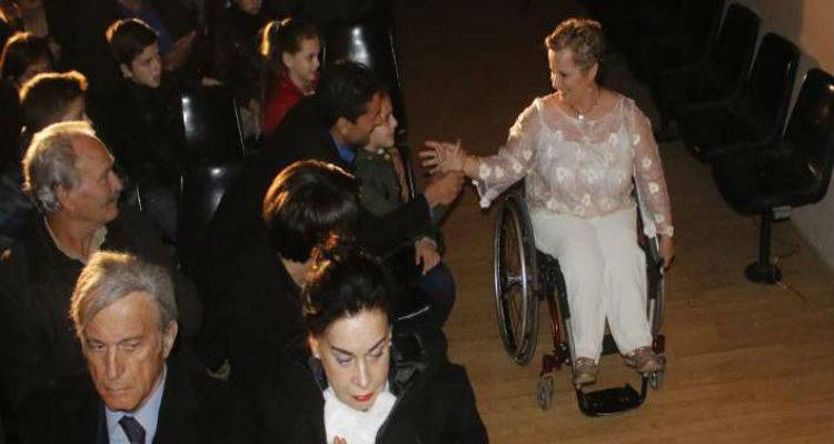 &Pi;&alpha;&rho;&alpha;&omicron;&lambda;&upsilon;&mu;&pi;&iota;&omicron;&nu;ί&kappa;&epsilon;&sigmaf; &sigma;&epsilon; &rho;ό&lambda;&omicron; &mu;&omicron;&nu;&tau;έ&lambda;&omicron;&upsilon; | &Mu;ί&alpha; &delta;&iota;&alpha;&phi;&omicron;&rho;&epsilon;&tau;&iota;&kappa;ή &epsilon;&pi;ί&delta;&epsilon;&iota;&xi;&eta; &mu;ό&delta;&alpha;&sigmaf; &sigma;&tau;&omicron; &Alpha;&rho;&gamma;&omicron;&sigmaf; (photos)