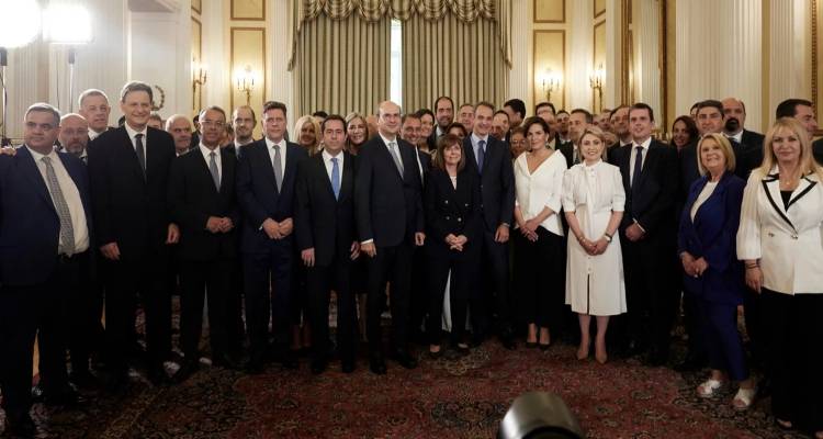 &Sigma;&tau;&iota;&sigmaf; 11 &tau;&omicron; &pi;&rho;ώ&tau;&omicron; &upsilon;&pi;&omicron;&upsilon;&rho;&gamma;&iota;&kappa;ό -&Omicron; &Mu;&eta;&tau;&sigma;&omicron;&tau;ά&kappa;&eta;&sigmaf; &theta;&alpha; &mu;&omicron;&iota;&rho;ά&sigma;&epsilon;&iota; &tau;&omicron;&upsilon;&sigmaf; &mu;&pi;&lambda;&epsilon; &phi;&alpha;&kappa;έ&lambda;&omicron;&upsilon;&sigmaf; &mu;&epsilon; &tau;&omicron;&upsilon;&sigmaf; &sigma;&tau;ό&chi;&omicron;&upsilon;&sigmaf; &kappa;ά&theta;&epsilon; &upsilon;&pi;&omicron;&upsilon;&rho;&gamma;&epsilon;ί&omicron;&upsilon;