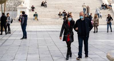 &Kappa;&omicron;&rho;&omega;&nu;&omicron;ϊό&sigmaf;: &Alpha;&nu;έ&beta;&eta;&kappa;&alpha;&nu; &sigma;&tau;&omicron;&upsilon;&sigmaf; 690 &omicron;&iota; &delta;&iota;&alpha;&sigma;&omega;&lambda;&eta;&nu;&omega;&mu;έ&nu;&omicron;&iota;, 75 &theta;ά&nu;&alpha;&tau;&omicron;&iota;, 6.196 &tau;&alpha; &nu;έ&alpha; &kappa;&rho;&omicron;ύ&sigma;&mu;&alpha;&tau;&alpha;