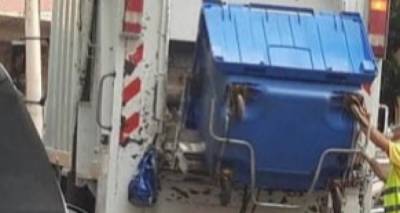 &Kappa;&alpha;&tau;&alpha;&gamma;&gamma;&epsilon;&lambda;ί&alpha; &kappa;&alpha;&tau;&omicron;ί&kappa;&omega;&nu; &tau;&omicron;&upsilon; &Mu;&omicron;ύ&delta;&rho;&omicron;&upsilon;: &Tau;&omicron; ί&delta;&iota;&omicron; &alpha;&pi;&omicron;&rho;&rho;&iota;&mu;&mu;&alpha;&tau;&omicron;&phi;ό&rho;&omicron;, &pi;&epsilon;&rho;&iota;&sigma;&upsilon;&nu;έ&lambda;&epsilon;&xi;&epsilon; &sigma;&kappa;&omicron;&upsilon;&pi;ί&delta;&iota;&alpha; &kappa;&alpha;&iota; &alpha;&pi;&omicron;&rho;&rho;ί&mu;&mu;&alpha;&tau;&alpha; &tau;&eta;&sigmaf; &Alpha;&nu;&alpha;&kappa;ύ&kappa;&lambda;&omega;&sigma;&eta;&sigmaf; (!!)