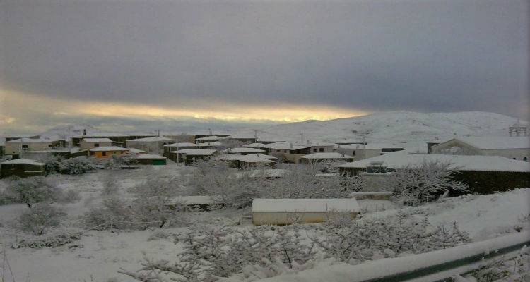 &Sigma;&tau;&alpha; ά&sigma;&pi;&rho;&alpha; &eta; &Lambda;ή&mu;&nu;&omicron;&sigmaf; | &Alpha;&pi;&alpha;&rho;&alpha;ί&tau;&eta;&tau;&eta; &eta; &chi;&rho;ή&sigma;&eta; &alpha;&lambda;&upsilon;&sigma;ί&delta;&omega;&nu; &sigma;&tau;&alpha; &omicron;&rho;&epsilon;&iota;&nu;ά &chi;&omega;&rho;&iota;ά