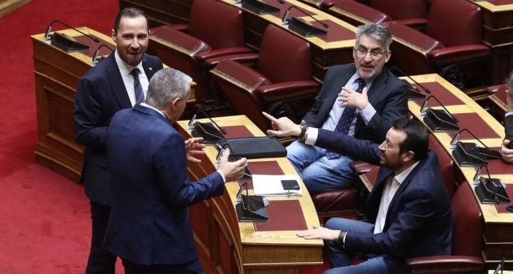 &Tau;&rho;&iota;&gamma;&mu;&omicron;ί &sigma;&tau;&omicron; &mu;έ&tau;&omega;&pi;&omicron; &tau;&eta;&sigmaf; &pi;&rho;ό&tau;&alpha;&sigma;&eta;&sigmaf; &delta;&upsilon;&sigma;&pi;&iota;&sigma;&tau;ί&alpha;&sigmaf;: &Omicron;&xi;&epsilon;ί&epsilon;&sigmaf; &alpha;&nu;&tau;&iota;&delta;&rho;ά&sigma;&epsilon;&iota;&sigmaf; &mu;&epsilon;&tau;ά &tau;&eta;&nu; &alpha;&pi;&omicron;&kappa;ά&lambda;&upsilon;&psi;&eta; &Pi;&alpha;&pi;&pi;ά &gamma;&iota;&alpha; &pi;&rho;&omicron;&sigma;&upsilon;&nu;&epsilon;&nu;&nu;ό&eta;&sigma;&eta;