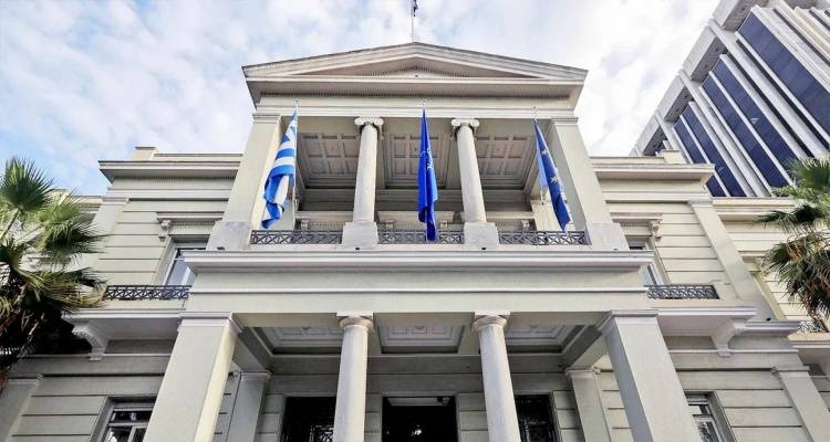 &Delta;&iota;&pi;&lambda;&omega;&mu;&alpha;&tau;&iota;&kappa;έ&sigmaf; &pi;&eta;&gamma;έ&sigmaf; &gamma;&iota;&alpha; &tau;&iota;&sigmaf; &epsilon;&kappa;&lambda;&omicron;&gamma;έ&sigmaf; &sigma;&tau;&eta; &Chi;&epsilon;&iota;&mu;ά&rho;&rho;&alpha;: &Sigma;&omicron;&beta;&alpha;&rho;έ&sigmaf; &alpha;&mu;&phi;&iota;&beta;&omicron;&lambda;ί&epsilon;&sigmaf; &gamma;&iota;&alpha; &tau;&omicron; &alpha;&delta;&iota;ά&beta;&lambda;&eta;&tau;&omicron; &tau;&eta;&sigmaf; &delta;&iota;&alpha;&delta;&iota;&kappa;&alpha;&sigma;ί&alpha;&sigmaf;