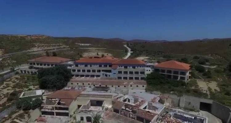 &Lambda;ή&mu;&nu;&omicron;&sigmaf;: O Kέ&rho;&tau;&sigma;&iota;&kappa;&omega;&phi; &kappa;&alpha;&iota; &tau;&omicron; &laquo;&sigma;&phi;&upsilon;&rho;ί&raquo; &gamma;&iota;&alpha; &tau;&omicron;  &laquo;K&alpha;&beta;&epsilon;ί&rho;&iota;&alpha; Palace&raquo;