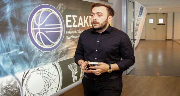 Ή&phi;&alpha;&iota;&sigma;&tau;&omicron;&sigmaf;: &Sigma;&tau;&eta; &Lambda;ή&mu;&nu;&omicron; &omicron; &Mu;&pi;&omicron;ύ&mu;&pi;&omicron;&upsilon;&rho;&alpha;&sigmaf;, &kappa;&rho;ί&sigma;&iota;&mu;&omicron; &tau;&omicron; &epsilon;&pi;ό&mu;&epsilon;&nu;&omicron; &delta;&iota;ά&sigma;&tau;&eta;&mu;&alpha;