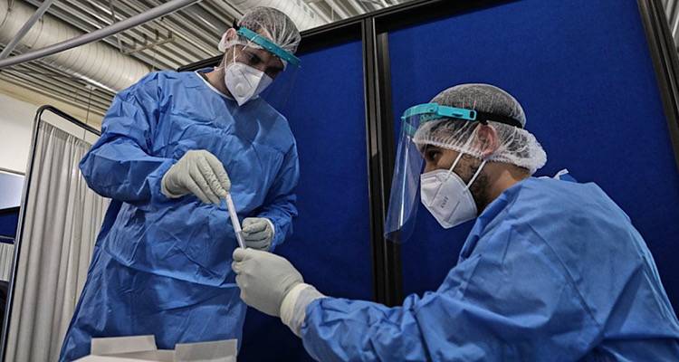 &Kappa;&omicron;&rho;&omega;&nu;&omicron;ϊό&sigmaf;: &Sigma;&tau;&alpha; 1.382 &tau;&alpha; &nu;έ&alpha; &kappa;&rho;&omicron;ύ&sigma;&mu;&alpha;&tau;&alpha; | 579 &omicron;&iota; &delta;&iota;&alpha;&sigma;&omega;&lambda;&eta;&nu;&omega;&mu;έ&nu;&omicron;&iota;, 102 &theta;ά&nu;&alpha;&tau;&omicron;&iota;