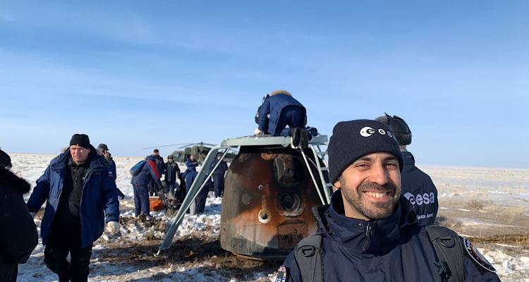 &Alpha;&delta;&rho;&iota;&alpha;&nu;ό&sigmaf; &Gamma;&omicron;&lambda;έ&mu;&eta;&sigmaf;: Έ&nu;&alpha;&sigmaf; Έ&lambda;&lambda;&eta;&nu;&alpha;&sigmaf; &kappa;&omicron;&nu;&tau;ά &sigma;&tau;&omicron; &Delta;&iota;ά&sigma;&tau;&eta;&mu;&alpha;