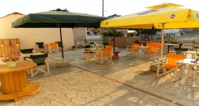 Το Campeon 5X5 Coffee and Food στο Μούδρο είναι η ιδανική επιλογή χαλάρωσης και άθλησης για όλους