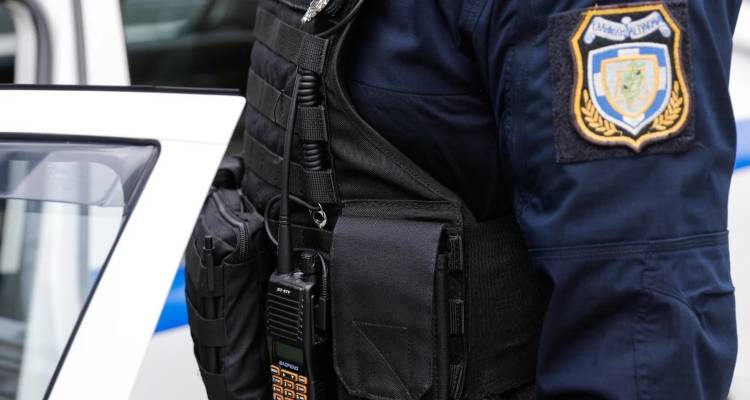 &Beta;ί&alpha;&iota;&omicron; &tau;&omicron; &pi;&alpha;&rho;&epsilon;&lambda;&theta;ό&nu; &tau;&omicron;&upsilon; &alpha;&sigma;&tau;&upsilon;&nu;&omicron;&mu;&iota;&kappa;&omicron;ύ &tau;&eta;&sigmaf; &Beta;&omicron;&upsilon;&lambda;ή&sigmaf;: &Eta; &kappa;&alpha;&tau;ά&theta;&epsilon;&sigma;&eta; &tau;&omicron;&upsilon; &mu;ά&rho;&tau;&upsilon;&rho;&alpha;-&kappa;&lambda;&epsilon;&iota;&delta;ί &pi;&omicron;&upsilon; &theta;&alpha; &rho;ί&xi;&epsilon;&iota; &phi;&omega;&sigmaf;