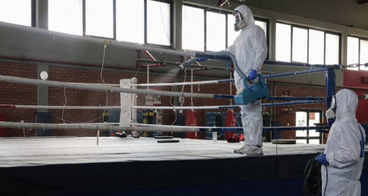 &Kappa;&omicron;&rho;&omega;&nu;&omicron;ϊό&sigmaf;: &Epsilon;&pi;&tau;ά &nu;έ&alpha; &kappa;&rho;&omicron;ύ&sigma;&mu;&alpha;&tau;&alpha;, 73 &sigma;&upsilon;&nu;&omicron;&lambda;&iota;&kappa;ά | &Delta;&epsilon;&nu; &kappa;&lambda;&epsilon;ί&nu;&omicron;&upsilon;&nu; &tau;&alpha; &sigma;&chi;&omicron;&lambda;&epsilon;ί&alpha;, ό&lambda;&alpha; &tau;&alpha; &nu;έ&alpha; &mu;έ&tau;&rho;&alpha;